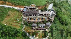 Nhân viên tại Sapa Valley View Hotel luôn cố gắng phục vụ du khách với thái độ thân thiện