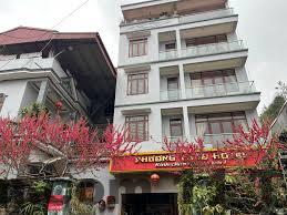 Đội ngũ nhân viên tại Cường Anh Hotel luôn sẵn sàng giúp đỡ du khách.