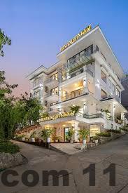 Hồ bơi tại khách sạn Sapa Florence, một nơi thư giãn lý tưởng cho khách lưu trú.