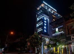 Khu vực lễ tân An Lộc Hotel với quầy tiếp tân đơn giản, phong cách khách sạn địa phương