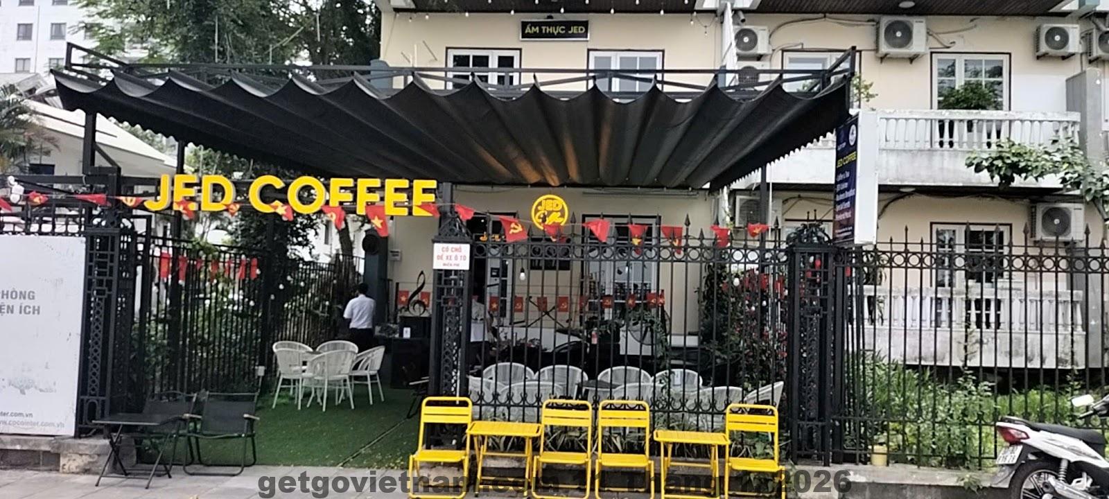 Khu vực xung quanh Khách Sạn Hoàng Gia Sơn La chủ yếu là khu dân cư và trục đường lớn