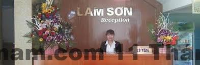 Khu vực lễ tân Lam Sơn Hotel Sơn La đơn giản, phong cách phục vụ thân thiện