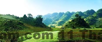 Khu vực sinh hoạt chung và bãi đỗ xe tại Khách sạn TherHouse Mộc Châu