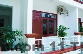 Bãi đỗ xe và khuôn viên Khách Sạn Hương Sen Yên Châu