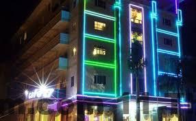 Khu vực lễ tân khách sạn 999 Nghĩa Lộ – nhân viên thân thiện