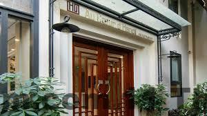 Nhân viên khách sạn Minh Long phục vụ thân thiện, hỗ trợ khách nhiệt tình