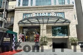 Khu vực lễ tân Riverside Hotel Hà Nam với phong cách phục vụ chuyên nghiệp