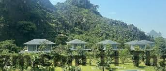 Nhân viên khách sạn tại Tam Cốc thân thiện và nhiệt tình hỗ trợ du khách