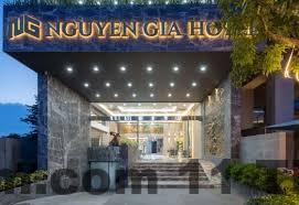 Khu vực xung quanh khách sạn Nguyễn Gia có quán ăn địa phương