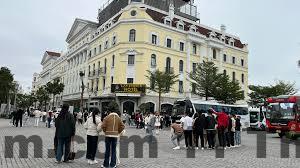 Nhân viên Halong Lavender Hotel thân thiện và hỗ trợ khách nhiệt tình