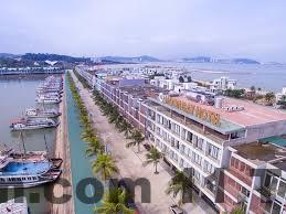 Khu vực xung quanh khách sạn Moon Hạ Long thuộc phường Hồng Hà, đường nội đô yên tĩnh