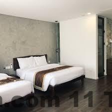 Nhân viên lễ tân Draha Halong Hotel thân thiện và hỗ trợ khách nhiệt tình
