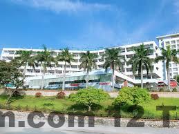 Nhân viên tại COSY HA LONG Hotel luôn vui vẻ và nhiệt tình phục vụ du khách.