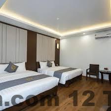 Hồ bơi ngoài trời tại COSY HA LONG Hotel, lý tưởng để thư giãn và tận hưởng không khí trong lành.