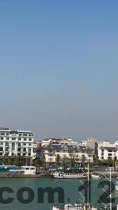 Nhân viên khách sạn Hạ Long Bay TC