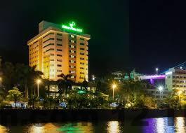 Phòng nghỉ tại khách sạn được trang trí đơn giản, tinh tế, với không gian thoáng đãng.