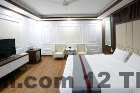 Khu vực quán ăn địa phương gần Olala Hotel Cẩm Phả