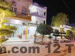 Quán ăn địa phương gần biển Minh Châu, phục vụ hải sản và bữa sáng bình dân