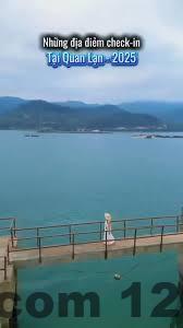 Không gian sinh hoạt chung và sân nhỏ tại Khách Sạn Vila Song Châu Quan Lạn