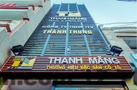 Khu vực lễ tân Khách sạn Thanh Măng với nhân viên thân thiện, hỗ trợ khách du lịch