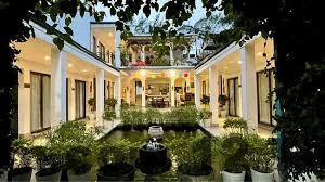 Bữa sáng đơn giản tại khách sạn khu vực đảo Cô Tô