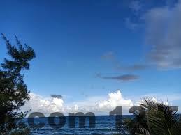 Khu lễ tân Quan Lan Nam Phong Hotel nhỏ gọn phong cách gia đình thân thiện