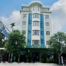 Khu vực lễ tân đơn giản tại Khách Sạn Phương Hưng