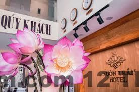 Phòng nghỉ tại Vườn Trần Hotel với nội thất đơn giản, giường đôi và trang thiết bị cơ bản