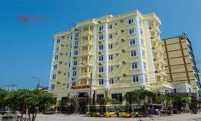 Khu vực lễ tân nhỏ gọn tại Tường Thanh Hotel Cô Tô
