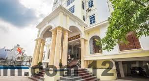 Nhân viên lễ tân khách sạn Korea VIP thân thiện và hỗ trợ khách