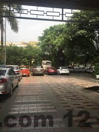 Khu vực lễ tân Trung Du Hotel với phong cách phục vụ truyền thống