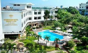 Quầy lễ tân H2 Hotel Bắc Giang với phong cách phục vụ thân thiện