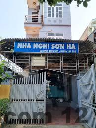 Nhà nghỉ - Hotel Sơn Hà Review 2026: Có Đáng Ở Khi Đến Lập Thạch? 2 Phối cảnh Nhà nghỉ - Hotel Sơn Hà nhìn từ bên ngoài, kiến trúc đơn giản, dễ nhận diện