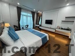 Quầy lễ tân Nguyễn Đức DC Hotel & Spa với nhân viên thân thiện