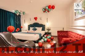 Quầy lễ tân Hoàng Tử Hotel với phong cách phục vụ thân thiện, đơn giản