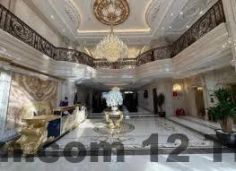 Khu vực lễ tân KIMS HOTEL với nhân viên phục vụ lịch sự và thân thiện