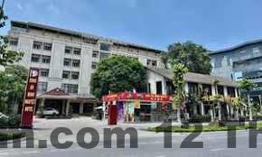 Hành lang KIMS HOTEL cho thấy khách sạn tập trung vào lưu trú hơn là tiện ích giải trí