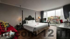 Khu vực lễ tân D'Lux Hotel nhỏ gọn, nhân viên thân thiện và hỗ trợ nhanh