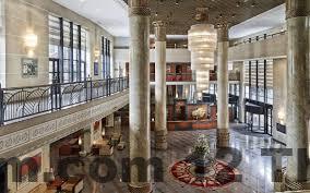 Khu vực xung quanh Khách sạn Đức Cảnh có nhiều quán ăn địa phương