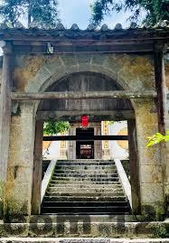 Khu vực lễ tân Khách Sạn Vạn Duy Quản Bạ đơn giản và gọn gàng