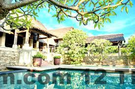 Khu vực xung quanh Thuận Sơn Hotel buổi tối khá yên tĩnh, ít dịch vụ ăn uống