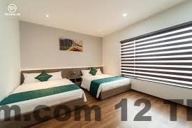 Nhân viên khách sạn thân thiện, hỗ trợ khách du lịch tại Cao Bằng