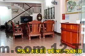 Nhân viên khách sạn Vân Nam luôn sẵn sàng hỗ trợ và thân thiện với khách.