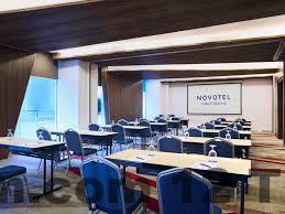 Không gian ăn uống đơn giản gần khách sạn Khang Nhiên