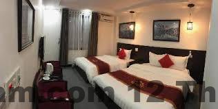 Khu vực lễ tân Sapa Memory Hotel 2 với nhân viên thân thiện