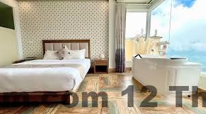 Quầy lễ tân Central Sapa March Hotel với nhân viên thân thiện