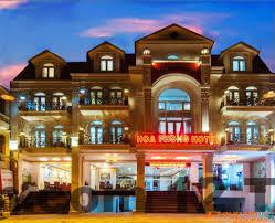 Khu vực ăn sáng London Sapa Hotel với buffet quy mô nhỏ