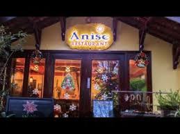 Khu vực lễ tân Anise Sapa Hotel với nhân viên thân thiện