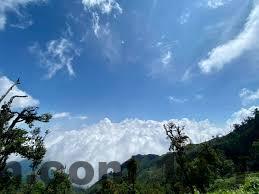 Tổng thể Khách sạn Rồng Sa Pa nhìn từ bên ngoài vào ban ngày