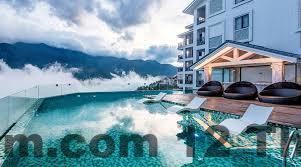 Khu vực ăn sáng đơn giản tại Khách Sạn Bảo Châu Sa Pa